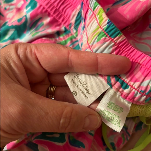 Lilly Pulitzer size medium drawstring shorts EUC - Picture 3 of 4